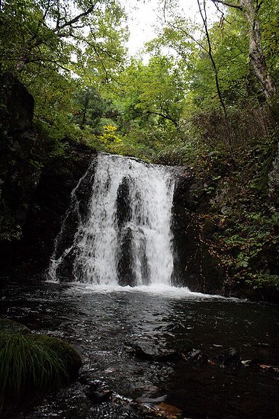 ファイル:尻石の不動滝.jpg